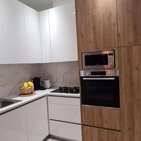 & Sunny Apartment *